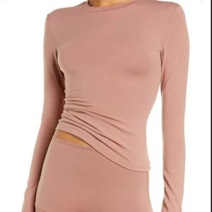 SKIMS LONG SLEEVE TEE CLAY